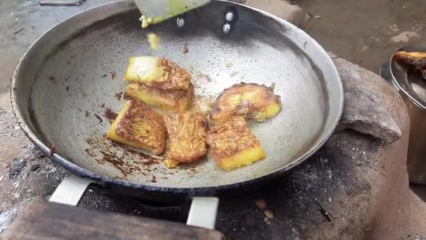 Fiskar Steker Vedspis Traditionell Matlagning Stil Indien Mat Tillagas Genom — Stockvideo