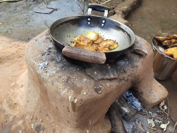 Vis Bakken Houtkachel Traditionele Kookstijl India Voedsel Wordt Gekookt Door — Stockfoto