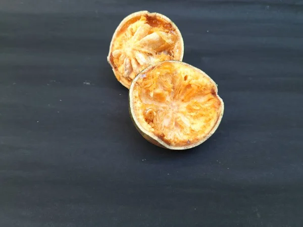 마르멜 Aegle Marmelos 일반적으로아 알려져 하나는 황금사과 일본의 오렌지 사과이다 — 스톡 사진
