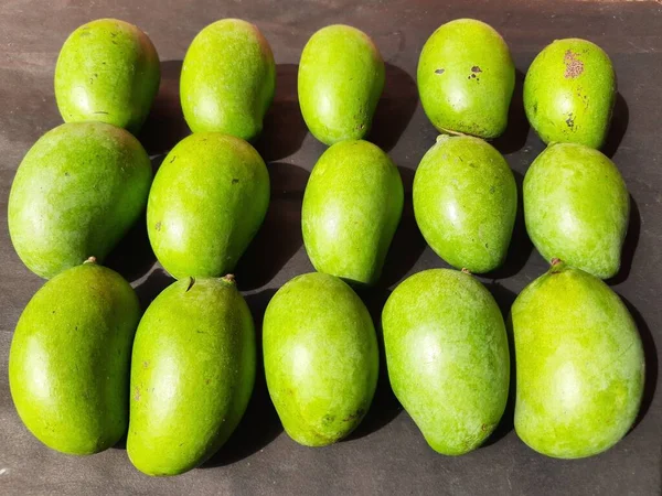 Manga Crua Fundo Preto Manga Uma Fruta Popular Também Chamado — Fotografia de Stock