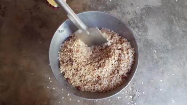 Tavada Pohaa Fıstık Kızartması Hindistan Akşamları Çay Eşliğinde Büyük Bir — Stok video