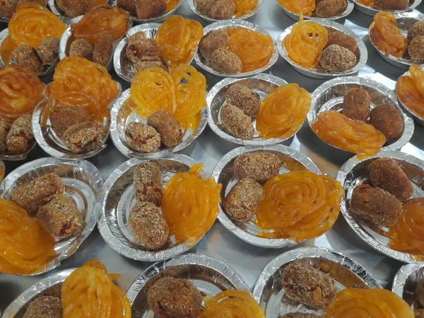 Jalebi Och Mixed Grönsaker Kotletter Tallriken Indiska Snacks Redo Att — Stockfoto