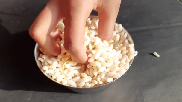 Γεμιστό Ρύζι Και Ρύζι Είναι Παραγεμισμένο Από Ρύζι Ένα Πρωινό — Αρχείο Βίντεο