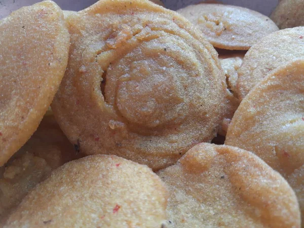 インドの伝統的な軽食やお菓子 米粉とジャガイジーを混ぜ 油で揚げたもの インドの聖なる供え物 祭りの間に作られる インド料理 — ストック写真