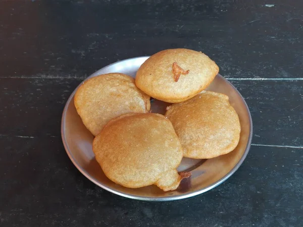 印度的传统小吃和糖果 它是由米粉和杂烩混合和油炸制成的 印度的神圣祭品它是在节日期间制作的 印度食品 — 图库照片
