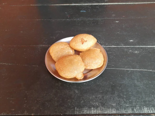 Lanches Doces Tradicionais Índia Feito Misturando Farinha Arroz Jaggery Fritando — Fotografia de Stock