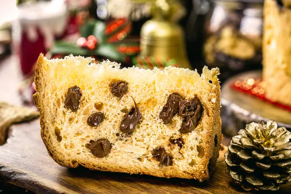 Ломтик Панеттона Домашний Хлеб Трюфельной Шоколадной Крошкой Традиционный Рождества Бразилии — стоковое фото