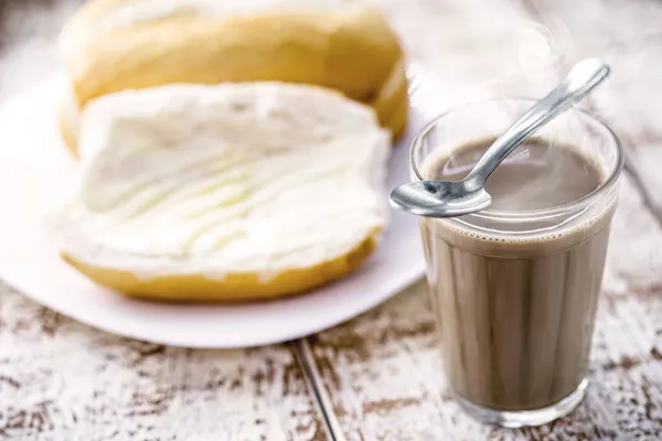 Pingado Mjölk Med Kaffe Liten Kopp Typisk Brasiliansk Frukostdryck — Stockfoto