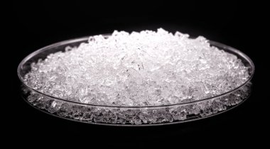 Sodyum asetat, sodyum etanat olarak adlandırılır, renksiz bir kristal bileşik, sülfürik asit içerir.