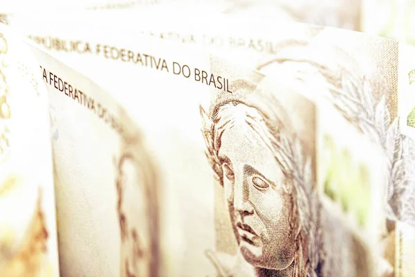 200 reais fatura, Brezilya, Brezilya 'dan gelen para ışık saçan gerçek banknot para, ödeme konsepti, ödül veya ikramiye.
