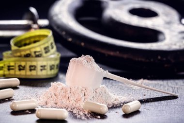 Spor takviyesi, kreatin, hmb, bcaa, amino asit veya toz vitamin. Spor beslenme konsepti. bcaa, l-carnitine, creatine