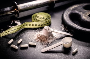 Spor takviyesi, kreatin, hmb, bcaa, amino asit veya toz vitamin. Spor beslenme konsepti. bcaa, l-carnitine, creatine