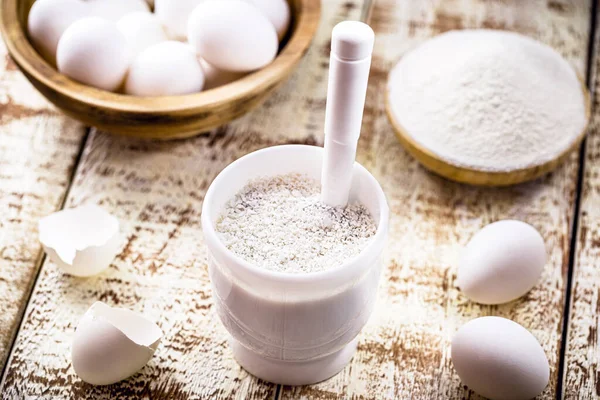 Eggshell Being Ground Plastic Pestle Cooking Ingredient Source Calcium Plants — 스톡 사진