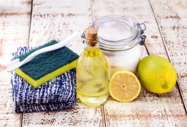 Vinegar with lemon and bicarbonate, with glue, cleaning cloth or flannel and kitchen sponge, homemade cleaning kit