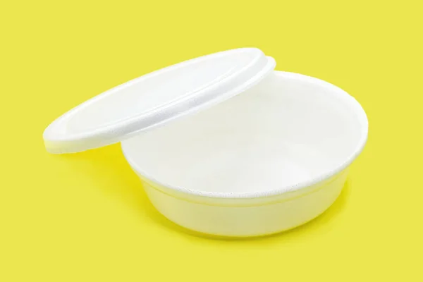午餐盒 发泡锅或称为 Marmitex 的盘子 用于运输和包装食品 复制空间 黄色背景 — 图库照片