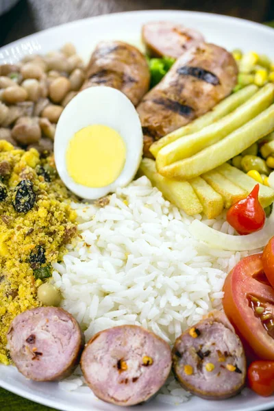 Typische Brasilianische Mahlzeit Reis Und Bohnen Tomatensalat Gekochtes Und Pommes — Stockfoto