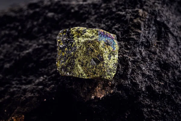 Roca Con Trazas Cobre Minería Cobre Través Roca Basáltica —  Fotos de Stock