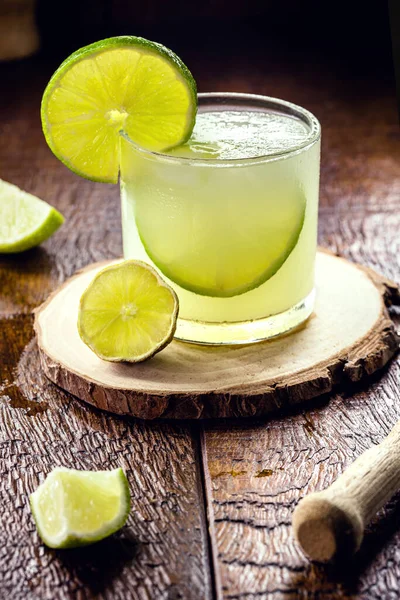 Caipirinha Uma Típica Bebida Verão Brasileira Servida Com Gelo Vodka — Fotografia de Stock