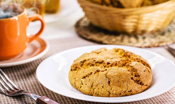 Broa, geleneksel olarak Portekiz ve Brezilya 'da yapılan bir mısır ve buğday ekmeği türüdür. Mısır, buğday veya mısır unu karışımı ile yapılır..