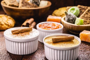 Haziran festivalleri, curau, Mugunza veya hominy, tatlı pirinç veya Canjica, balkabağı tatlıları