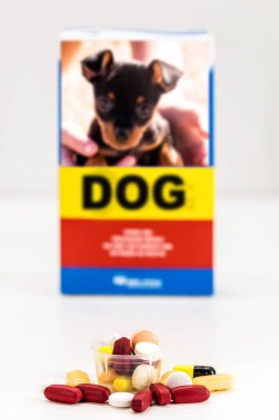 Köpek ilaçları, evcil hayvan vitaminleri, evcil hayvan bakımı, spot odaklanması.