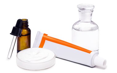 yüz temizleme kremi petri kabında, hyaluronik asit, tranexamic ve mandelic ile beyazlatıcı cilt, temiz gözenekler, yüz temizleyici ilaç endüstrisi