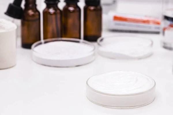 Πιάτο Petri Benzoyl Peroxide Cream Που Χρησιμοποιείται Στην Παρασκευή Κρέμας — Φωτογραφία Αρχείου