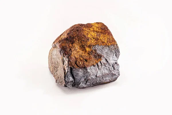 Minério Aço Produzido Partir Minério Ferro Fundo Branco Isolado — Fotografia de Stock