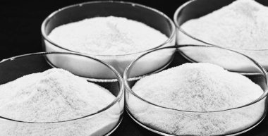 Hidrolize Kolajen Tozu, laboratuarda gıda endüstrisinde kullanılmak üzere ilaç ürünü, izole edilmiş arka plan ve kopyalama alanı