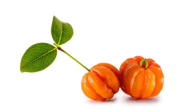 Beyaz arka planda izole edilmiş pitanga meyvesi, Güney Amerika 'dan tipik meyve, Brezilya' dan kiraz, beyaz arka plan ve kopyalama alanından kiraz