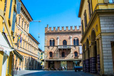 Piazza del Monte Meydanı. Reggio nell 'Emilia, İtalya