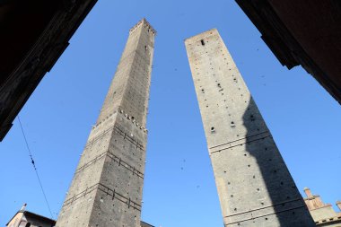 Torri, Garisenda ve Degli Asinelli. Bolonya, İtalya.