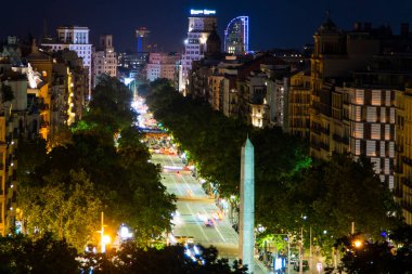 Barselona, Passeig de Gracia Bulvarı, gece.