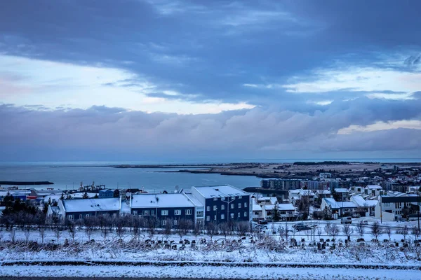 Hafnarfjordur Islandia Noviembre 2021 Panorama Ciudad Día Oscuro Nevado Invierno — Foto de Stock