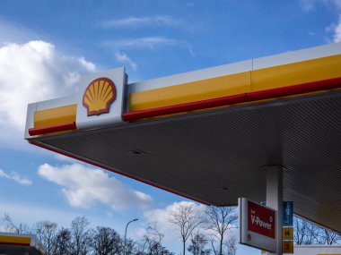 Wroclaw, Polonya - 19 Şubat 2022: Shell petrol istasyonu logosu.