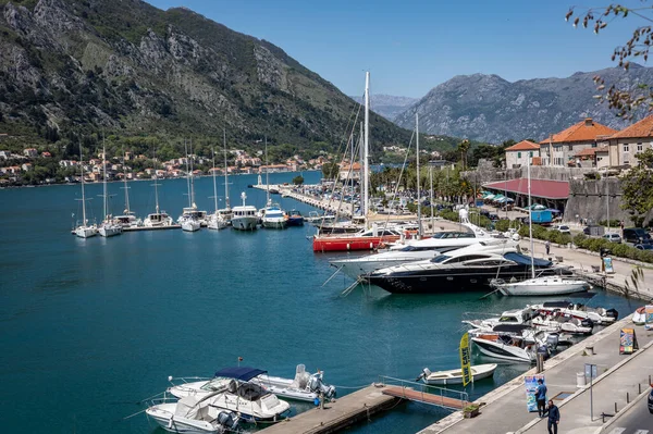 Kotor Montenegro Abril 2022 Navegadores Iates Lanchas Pequenos Barcos Pesca — Fotografia de Stock