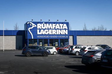 Reykjavik, İzlanda - 31 Mart 2022: Skeifan alışveriş merkezinde Rmfatalagerinn (Jysk) Danimarka ev eşyaları mağazası. 