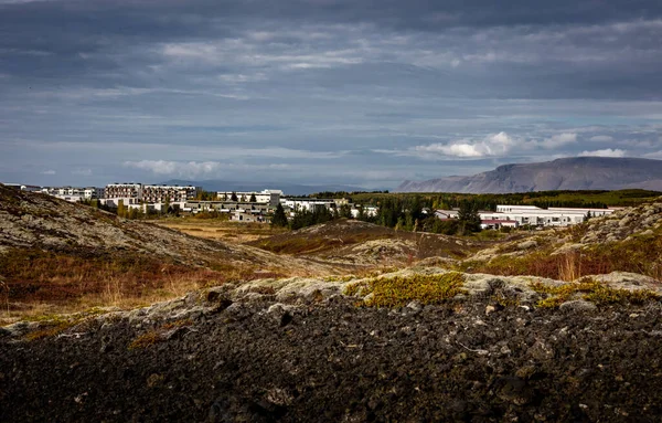 Reykjavik Islandia Września 2022 Krajobraz Wulkaniczny Lasu Heidmork Jesienią Budynki — Zdjęcie stockowe