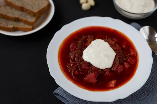 Borscht in a plate with sour cream — Stock Photo, Image