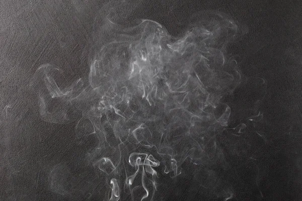 Weißer Rauch Auf Schwarzem Grund Steigt Auf Hintergrund Mit Kopierraum — Stockfoto