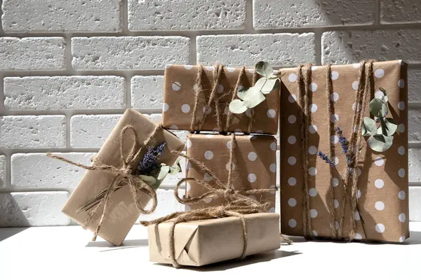 Set Handmade Gifts Kraft Paper Tied Wide Twine Decorated Dry — Foto Stock