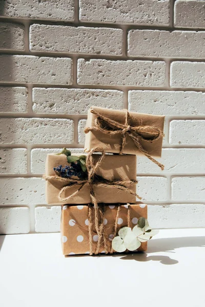 Set Handmade Gifts Kraft Paper Tied Wide Twine Decorated Dry — Photo