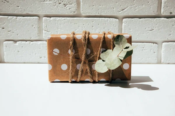 Handmade Gift Kraft Paper Tied Wide Twine Decorated Dry Flowers — Stock fotografie