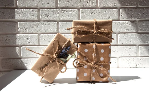Tree Handmade Gifts Kraft Paper Tied Wide Twine Decorated Dry — 图库照片