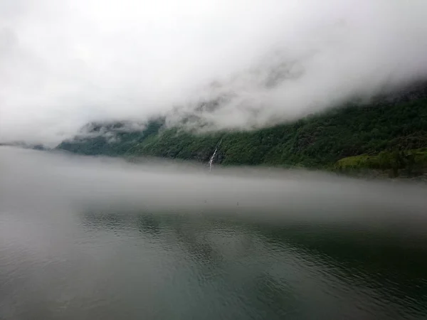 Mlha Nad Jezerem — Stock fotografie