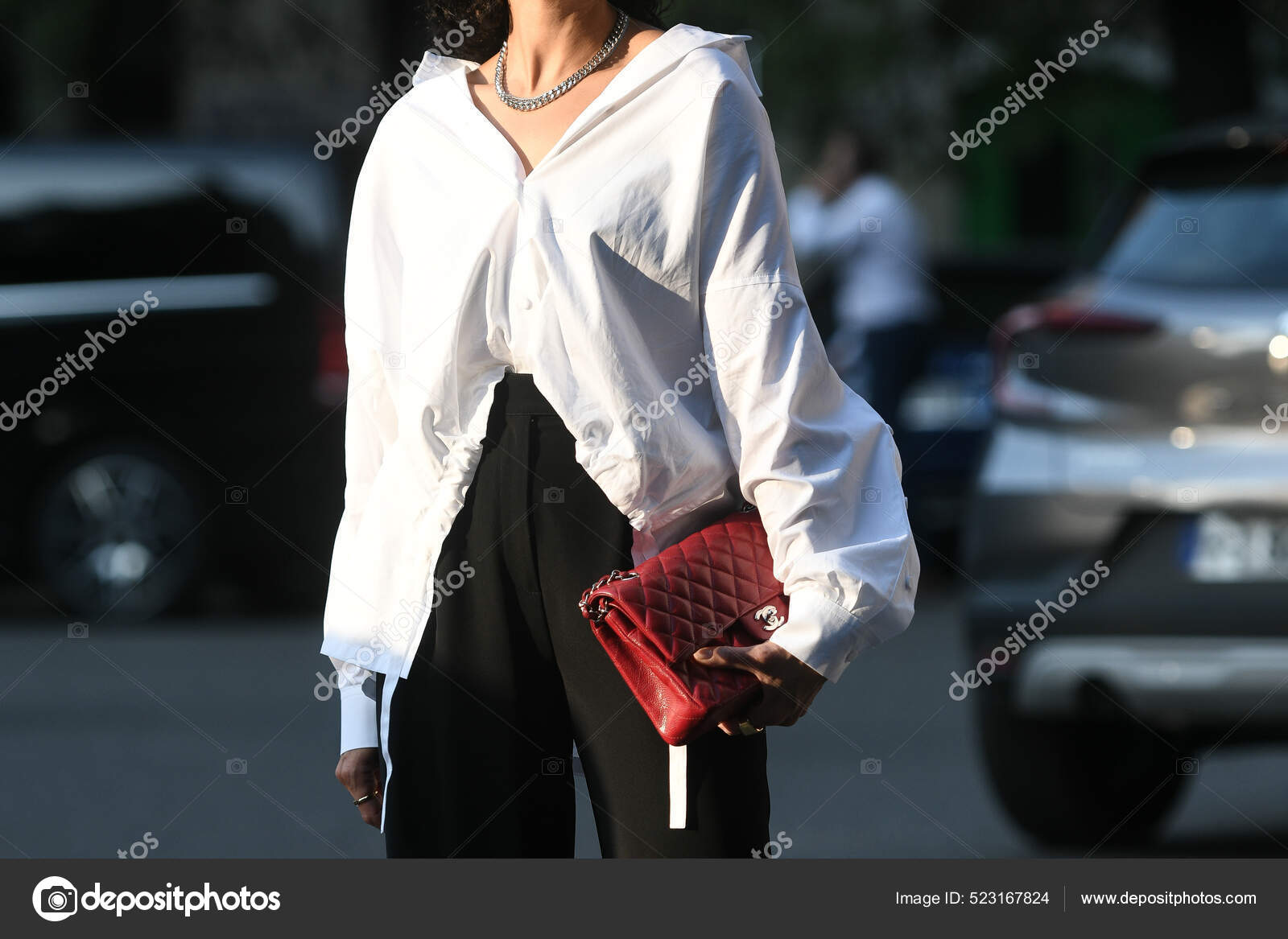 Milan Italie Septembre 2021 Tenue Rue Femme Mode Portant Une Photo editoriale par AGCreativeLab 523167824