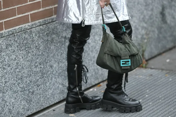 Milan Itálie Září 2021 Pouliční Outfit Módní Žena Černých Kožených — Stock fotografie
