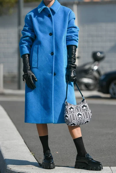 Milánó Olaszország Szeptember 2021 Street Style Outfit Divatos Prada Ruhában — Stock Fotó