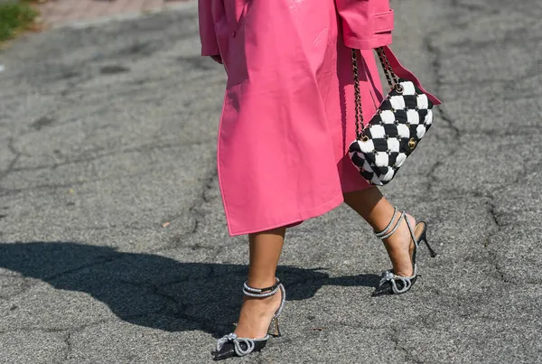 Milan Italy September 2021 Street Style Outfit Fashionable Woman Wearinga — Stock Photo, Image