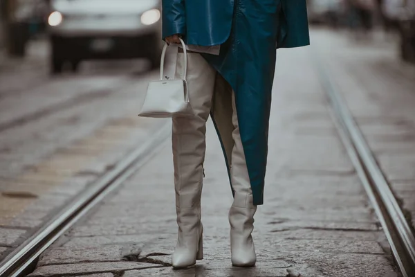 Milão Itália Setembro 2021 Roupa Rua Mulher Vestindo Uma Roupa — Fotografia de Stock